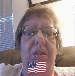 Meet your Posher, Lois